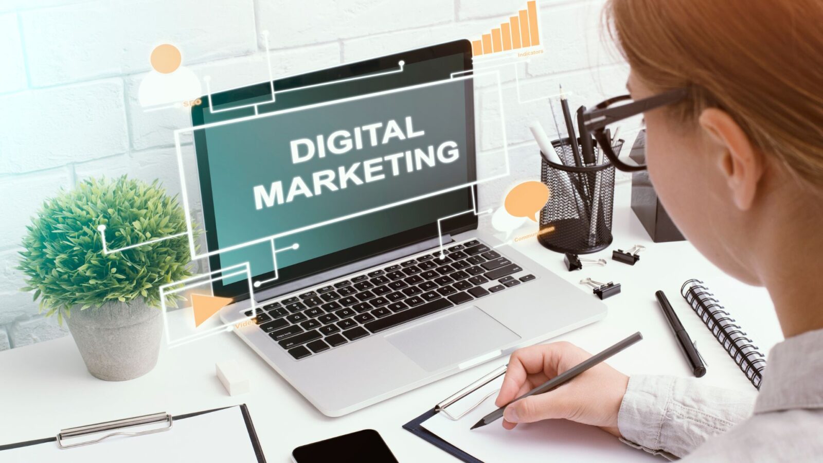 De ce să lucrezi cu o agenție de marketing și când merită cu adevărat